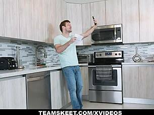 Teenpies - slutty Jessa Blue tricks boyfriend into messy creampie! 😜