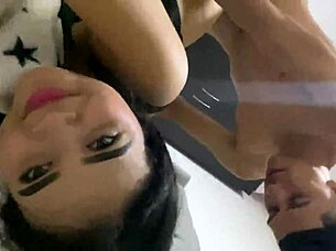 mi hermanastra le encanta grabarse mientras follamos para que todos la vean 😈