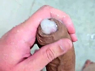 브라질 트윙크 욕조 솔로 자위 즐겨