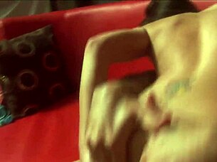 Jenna Presley tetovaná brunetka děvka čeká na velkej kokot