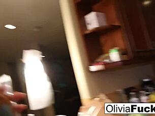 Olivia Austin anally bangs late pizza delivery girl Leya in lesbian group