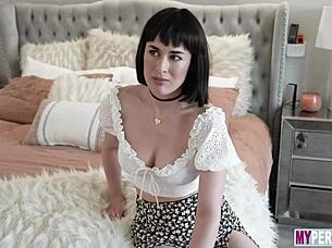 Olive Glass Request For Fill Up Her Wet Pussy