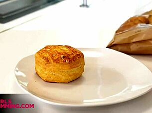 Girlsrimming - hot babe alyssa bounty has quick rimjob with repairman