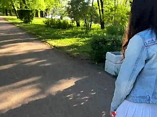 Girlfriend Gets Orgasms In Public Park