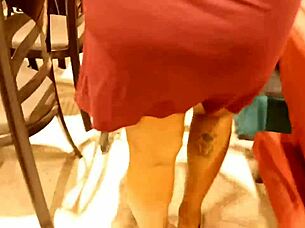 De compras en la tienda comercial con señora embarazada versión completa en xvideos red.