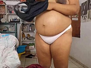 De compras en la tienda comercial con señora embarazada versión completa en xvideos red.