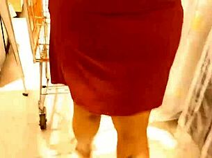 De compras en la tienda comercial con señora embarazada versión completa en xvideos red.