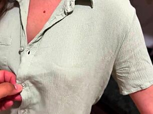 En La Cocina Follo A Mi Asistenta Mientras Mi Mujer Esta En El Salon Viendo La Television