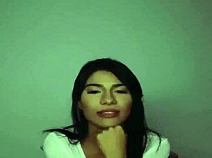 אני צופה בוויקטוריה לופז רוקדת חם בביגו לייב אינסטגרם