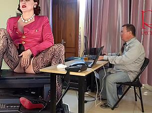 i'm obsessed with my giantess secretary showing pussy and tits at work.