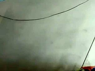 E Trang Nguyen shows off on Bigo while bathing?