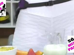 Kelly Key's Pussy Bursts Through Leggings In Gangbang.