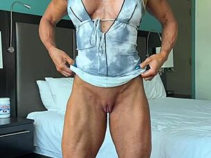 I'd love to strip and show you my muscles and pussy 😏