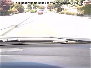 mi esposa piernuda conduciendo, what a sight