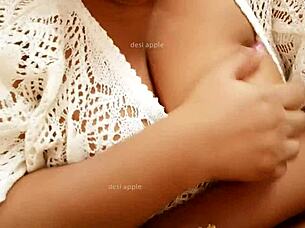 Tamil Sri Lankan IT professional showcases her natural tits