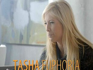 Chick In Kinky Solo Act With Wet Pussy