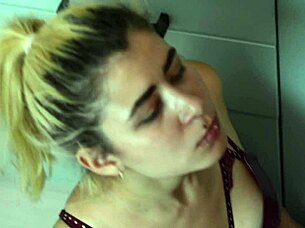 Teen amateur gave blowjob in the kitchen