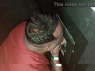 Levei um amigo na cabine do boquete?