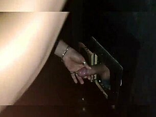 Levei um amigo na cabine do boquete?