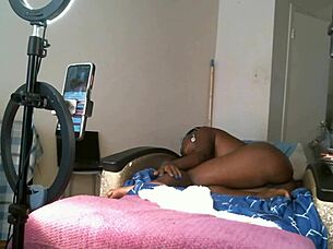 i watch this solo sexy african american milf play with her saggy tits