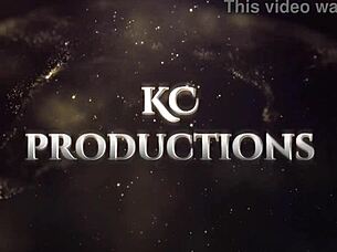 i hot milf playin with my pussy on public beach near people