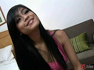 This gorgeous thai hottie bali gives adorable blowjob