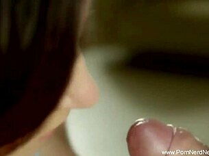 Solo dancing babe with tits on bed