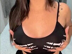 Morena Safada Gosta De Se Exibir E Meter A Piroca Na Buceta.