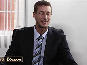 Hot cougar reagan foxx gets roughly fucked on couch and takes pussy load