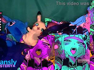 webcam girl experiences intense cumming and squirting