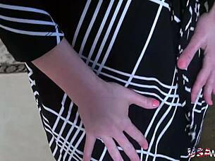 I love watching these USA wives do seductive stripteases