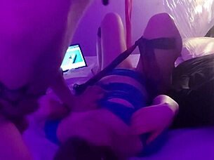 Sexy blonde deepthroats in hot outfit 😍