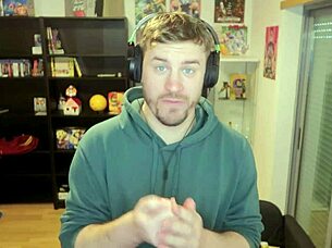 2b on casting couch getting fucked 😏