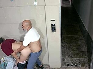 I'm the teacher who seduced my student behind school