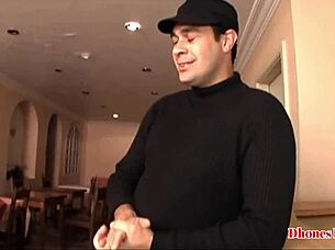 Novata rabuda faz primeira cena pornô com Dhones Portella