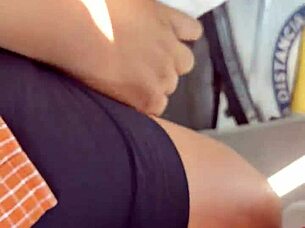 Acosando A Madura Culona En Las Calles De Lima?