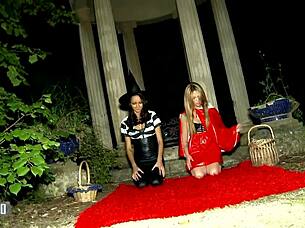 halloween lesbians squirting for old pervert?