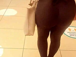 Acosando A Madura Culona En Las Calles De Lima?