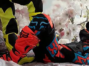 he says, 'feel my boots tread in motocross'