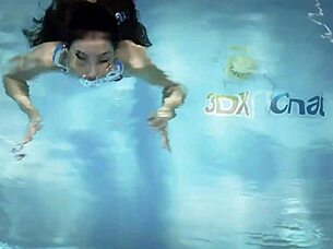 Blonde shemale fucks a horny redhead in the pool