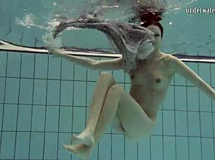Super hot loris licicia swimming naked underwater