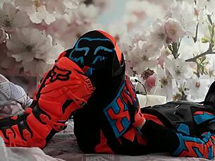 he says, 'feel my boots tread in motocross'