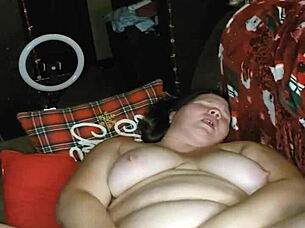 Milf squirts wildly with two huge dildos 😈