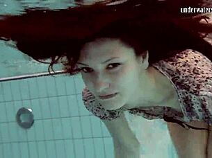 Super hot loris licicia swimming naked underwater