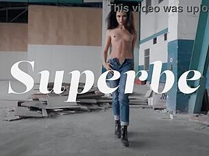 Layla Balan Shows Amazing Body In Dream Factory Scene