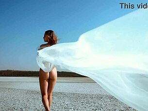 Layla Balan Shows Amazing Body In Dream Factory Scene