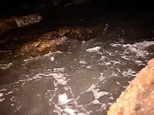 Novinha Se Masturbando Na Praia