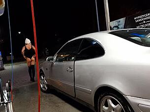 i'm at the car wash, feelin horny as a transsexual in public, wanna suck some cocks