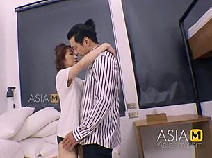 Super horny hotel trailer with Su Qing Ge