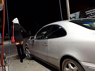 i'm at the car wash, feelin horny as a transsexual in public, wanna suck some cocks